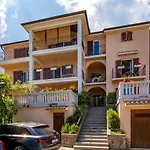 Apartamento Rona Ani