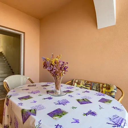 Rona Ani Apartman Ičići