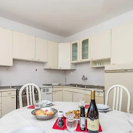 Rona Ani Apartment Ičići