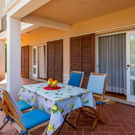 Rona Ani Apartment Ičići